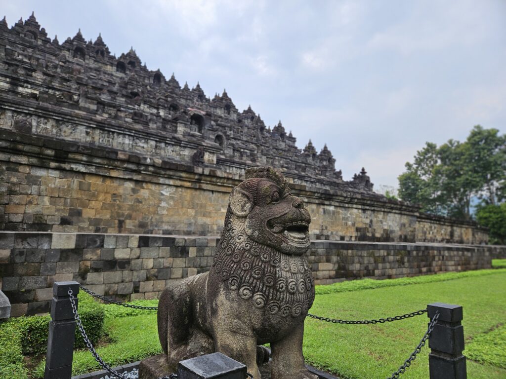 Aangezicht van de Borobudur. Travelisinthedetails.