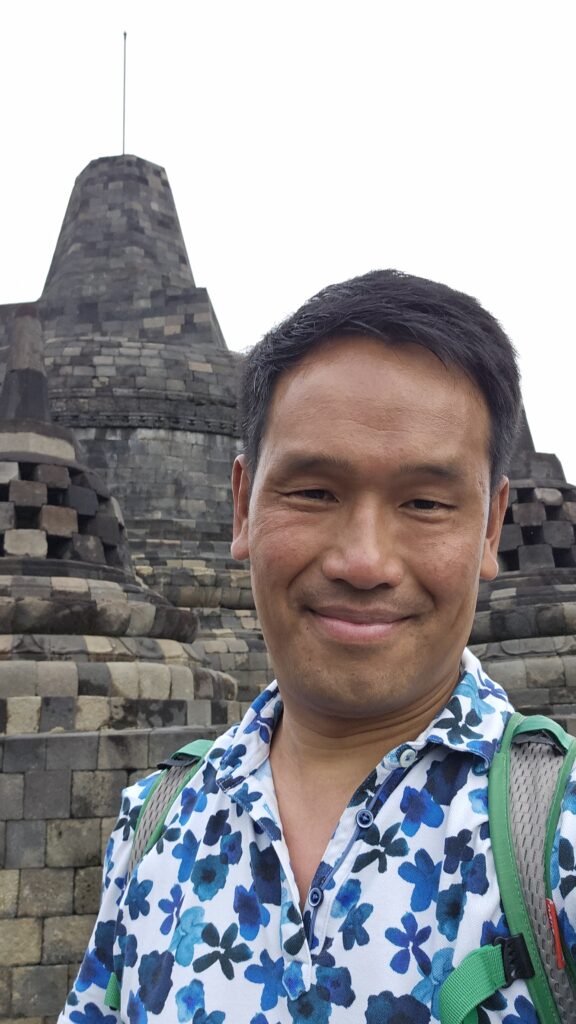 De grootste stupa van de Borobudur is ideaal voor selfies. Travelisinthedetails. 