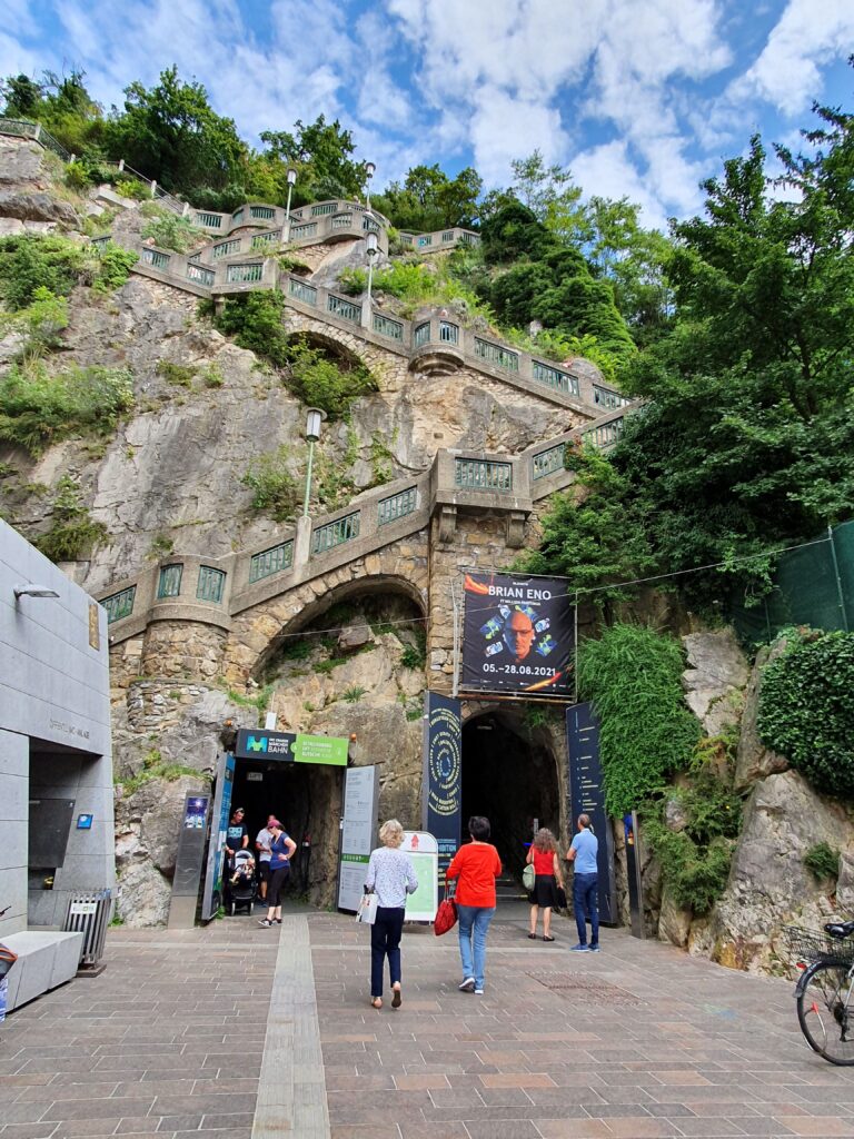 De Grazer Schlossberg met trappen.