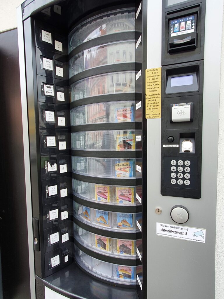 Automaat met een assortiment aan gebak