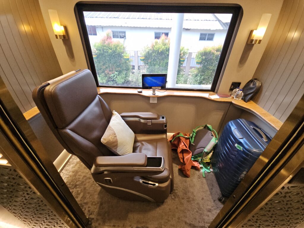 Privé Compartment Suite in de Argo Semeru trein van Yogyakarta naar Surabaya.