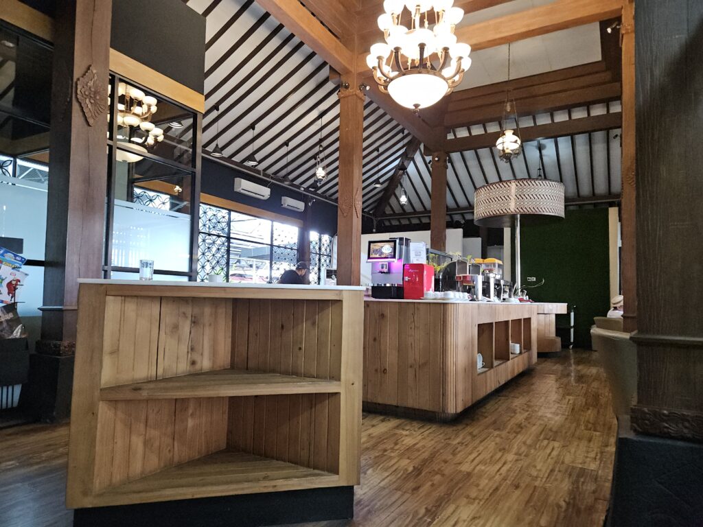 Lounge op station Yogyakarta.