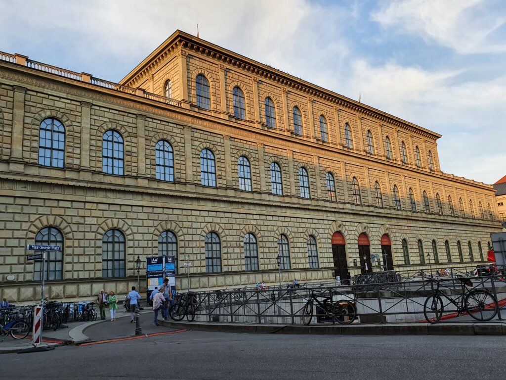 De indrukwekkende gevel van de Münchner Residenz, eeuwenlang het paleis van de Wittelsbachers.