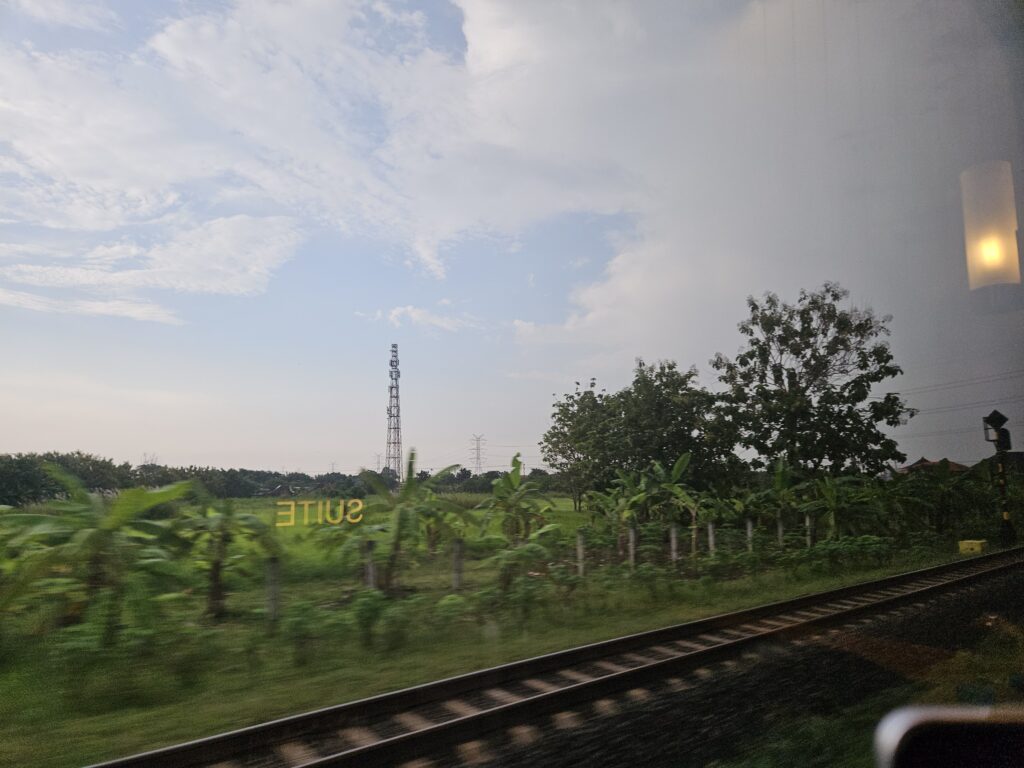Javaans landschap gezien vanuit de Argo Semeru trein tussen Yogyakarta en Surabaya.