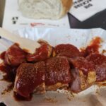 Duitse currywurst metsaus en kerriepoeder