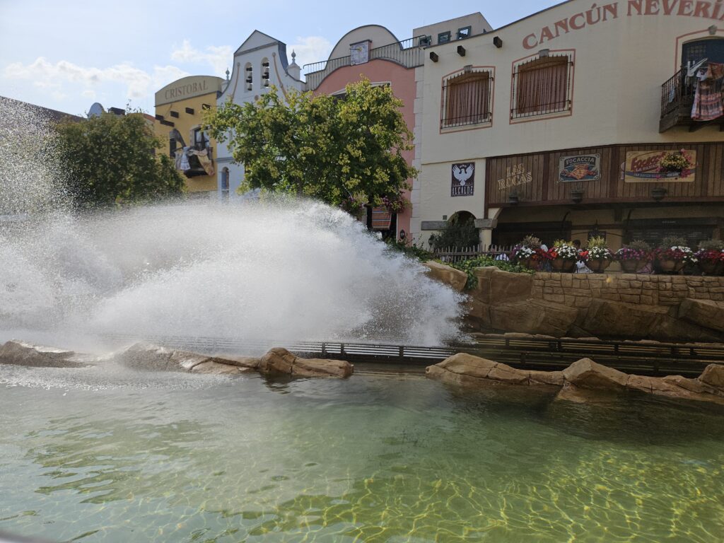 Grote waterplons van de River Quest-attractie in Phantasialand.